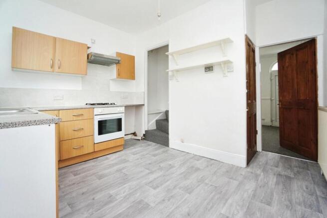 2 bed Terraced to rent Image 5