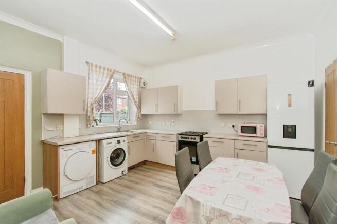 4 bed End of Terrace for sale Image 4