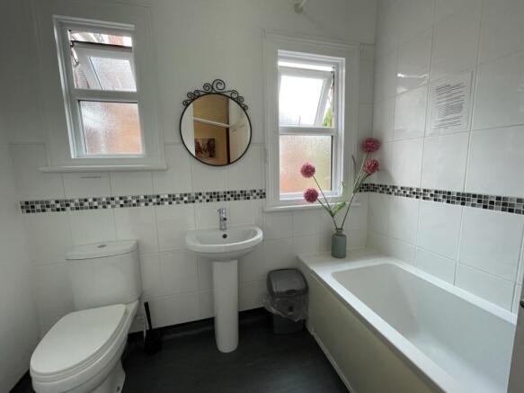 Bathroom 1-1