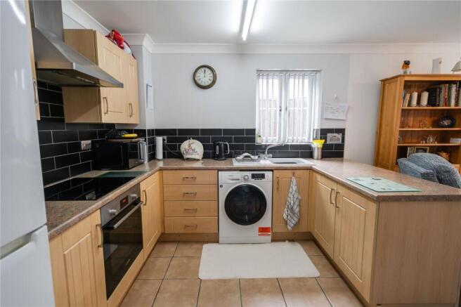 Living/Kitchen (3)