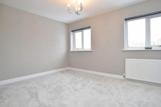 4 bed Detached to rent Image 8