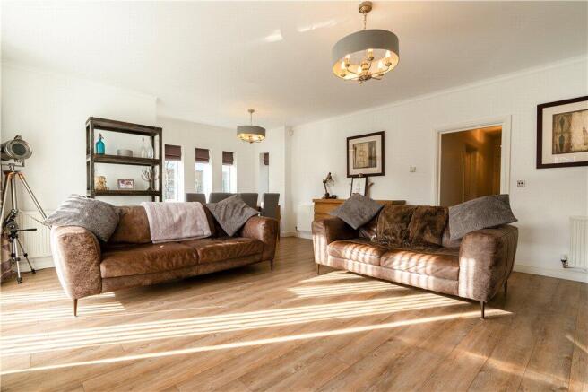 Sitting/Dining Area