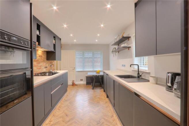 5 bed Detached for sale Image 5
