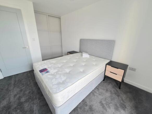 2 bed Apartment to rent Image 4