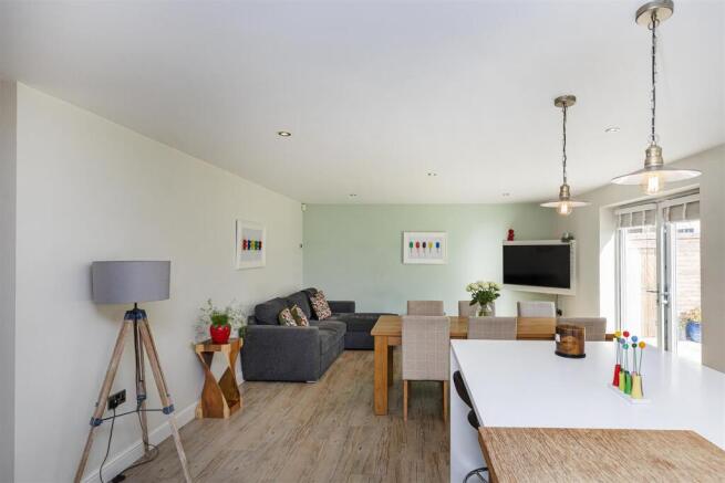 4 bed Detached for sale Image 6
