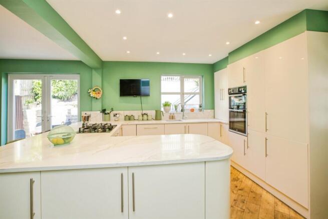 4 bed Detached for sale Image 4