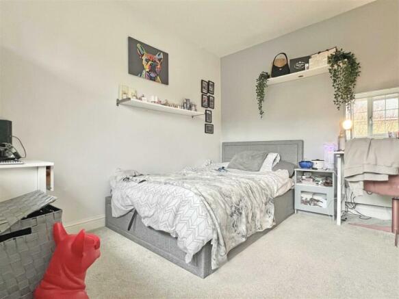 Bed 2.jpg