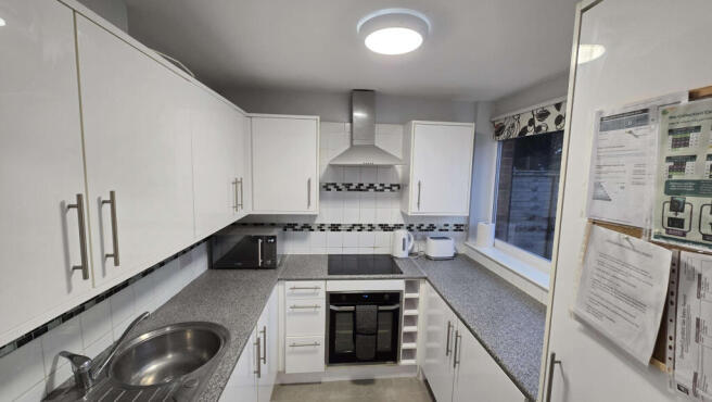 ALL BILLS INCLUSIVE Beautiful 6 bedroom professio