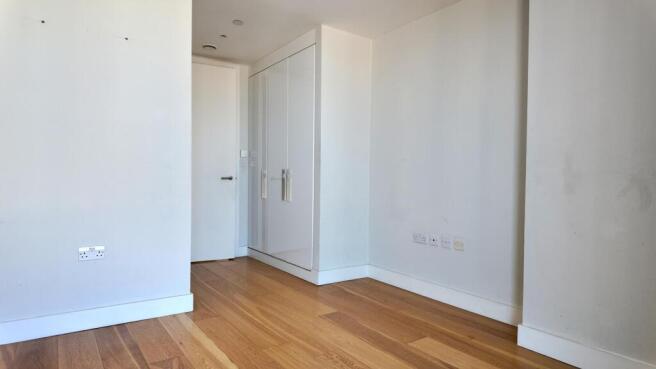 Bedroom 1 alt.JPG