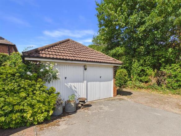 4 bed Detached for sale Image 12