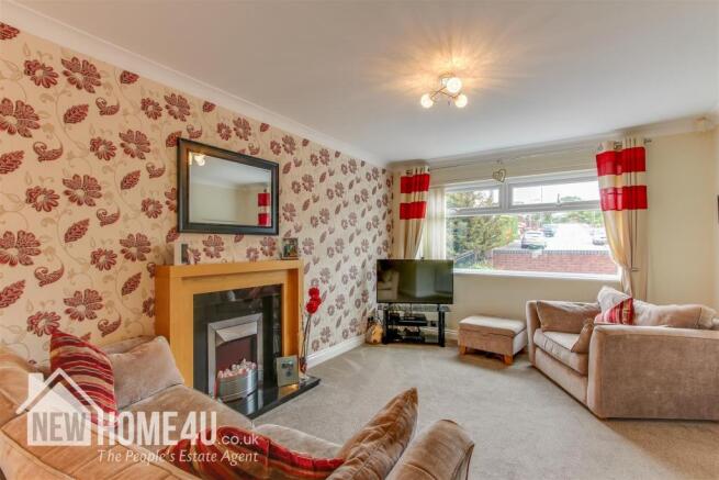 LOUNGE: