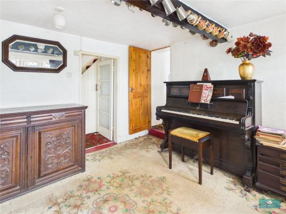 4 bed Detached for sale Image 8