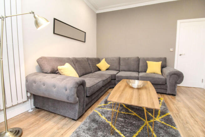 4 bed House to rent Image 4