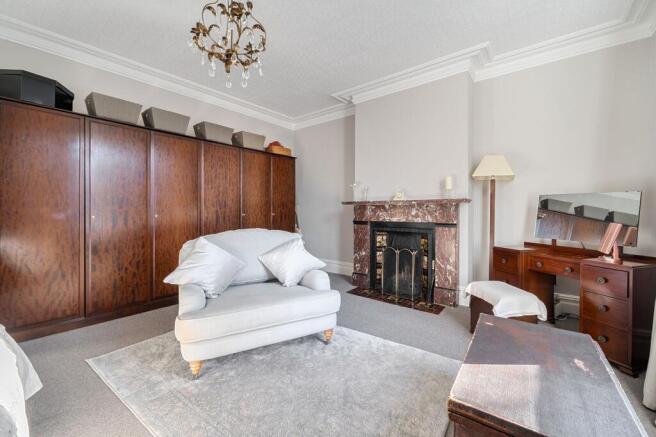 5 bed Terraced for sale Image 9