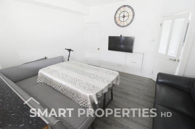 3 bed House to rent Image 6