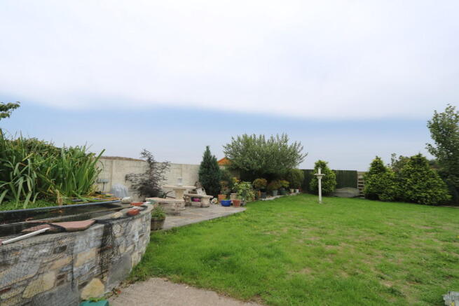 Bungalow garden