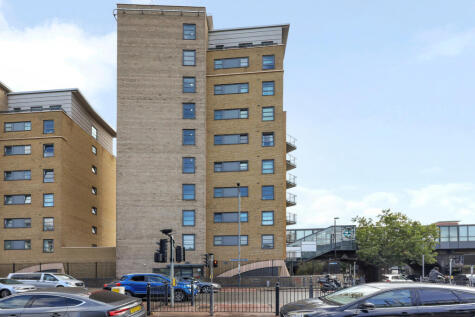Commercial Road, E14