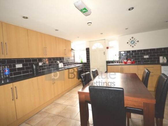5 bed Terraced to rent Image 4