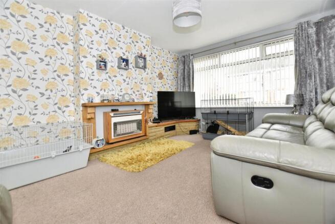 1ebc2582-living 20room.JPG