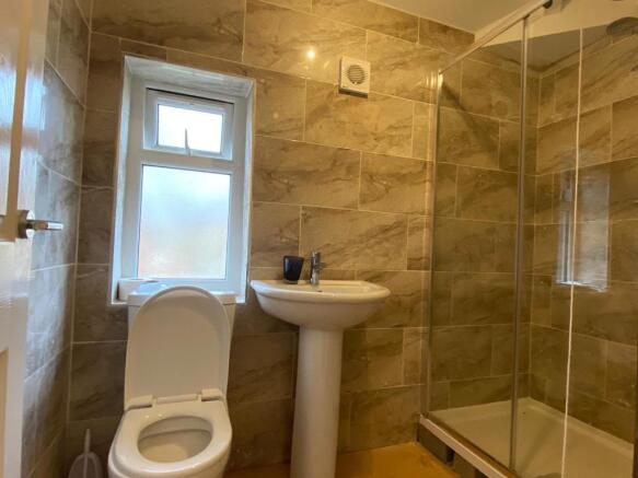 5 bed Semi-Detached to rent Image 10