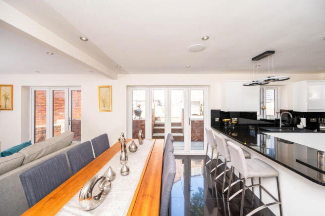 4 bed Detached for sale Image 10