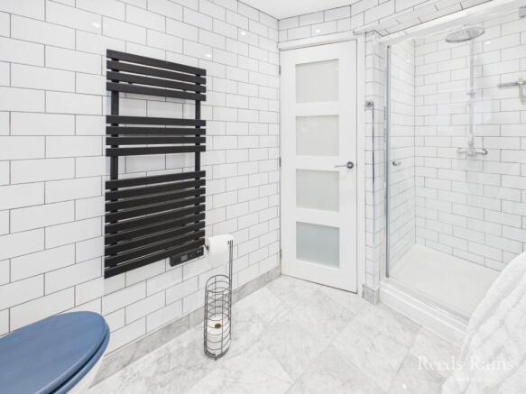 3 bed Apartment for sale Image 6