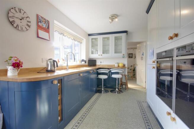 Breakfast Kitchen - Alternative View