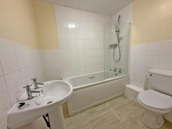 2 bed Apartment for sale Image 6