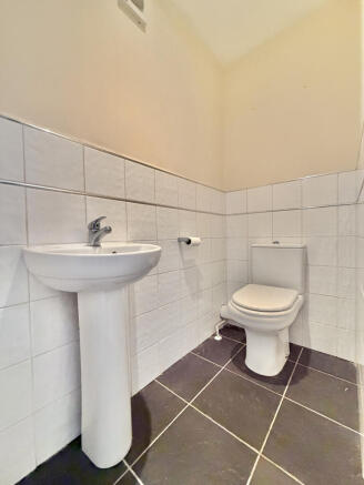 3 bed Semi-Detached for sale Image 8