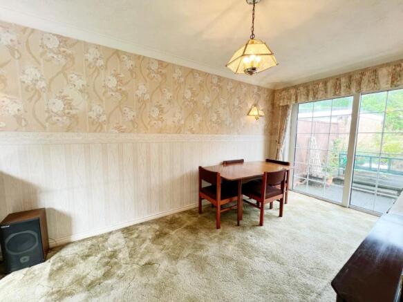 Family Room pic 1.jpg