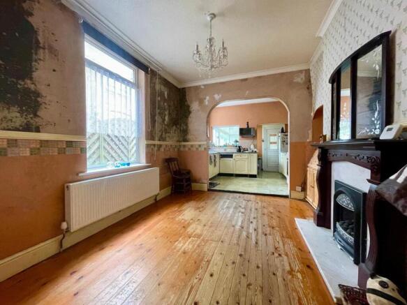 5 bed Semi-Detached for sale Image 6