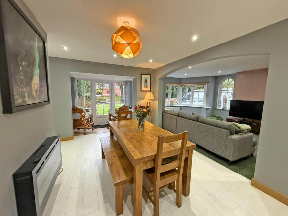 4 bed Semi-Detached for sale Image 4
