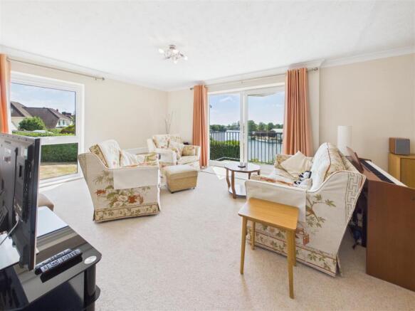 Hillrise, Walton On Thames, Surrey photo 4