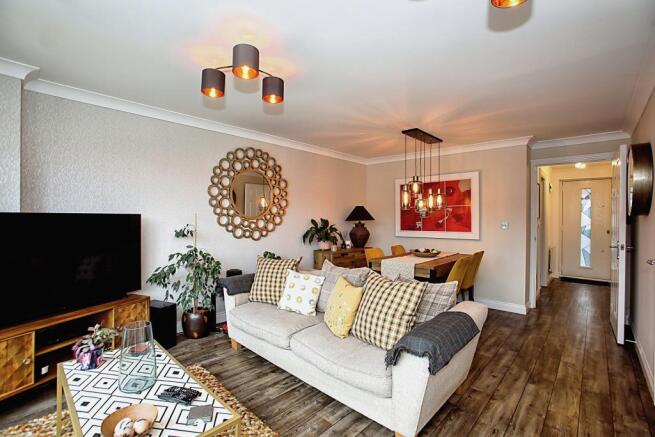 Lounge/Dining Room