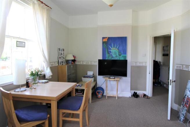 3 Shenstone (2) lounge.JPG