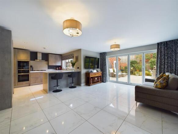 Living/Dining Area
