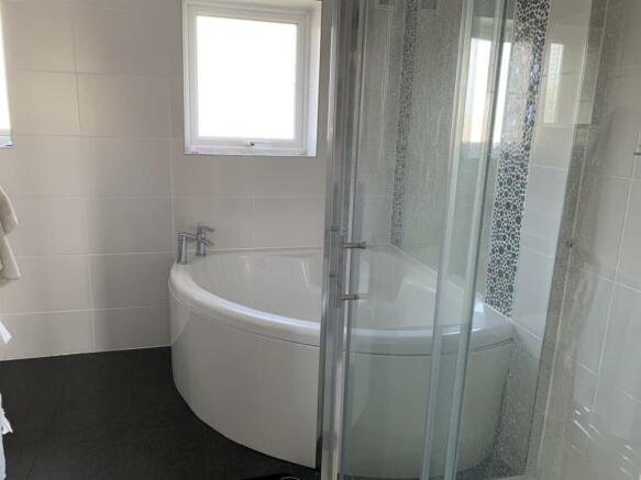 Bathroom..jpg