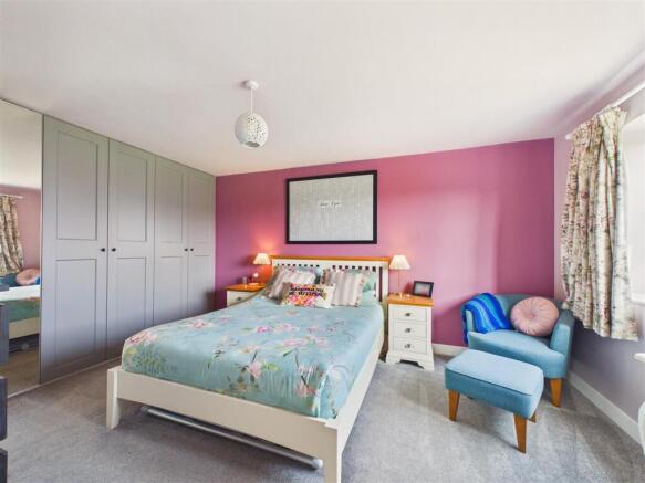 4 bed Detached for sale Image 12