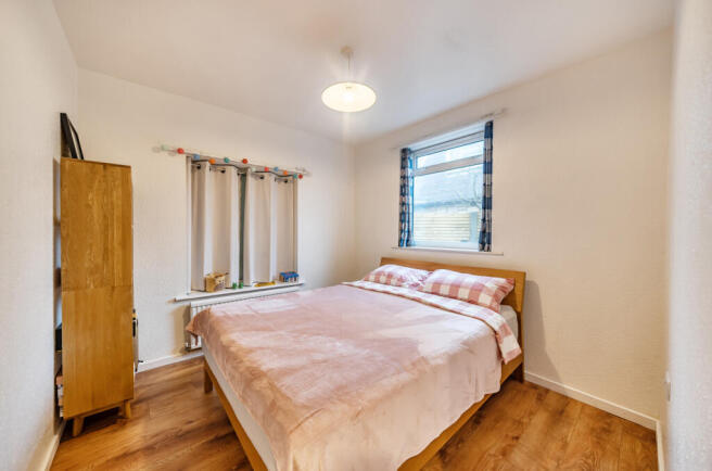 4 bed Semi-Detached for sale Image 11