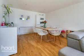 7, Green View Court, School Mead, Abbots Langley WD5 0FB