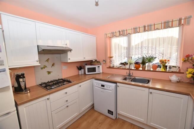 KITCHEN/BREAKFAST ROOM