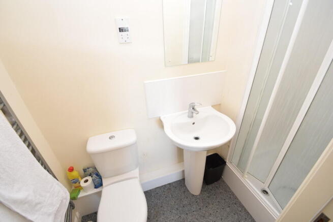 2 bed Ground Flat for sale Image 10