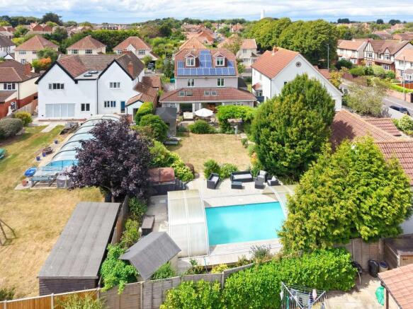 5 bed detached house for sale