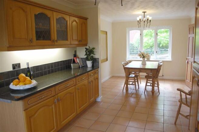 FAMILY KITCHEN