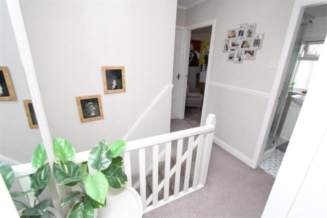 4 bed Semi-Detached for sale Image 12