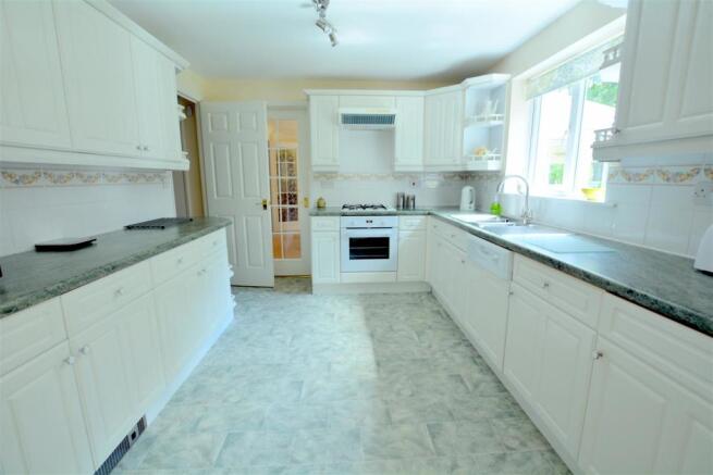 3. Kitchen.JPG