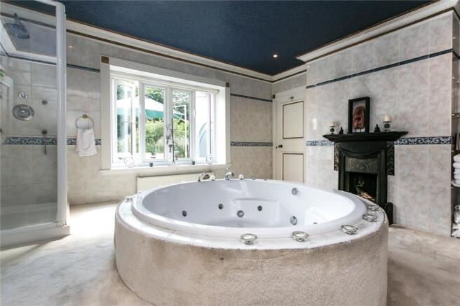 En-Suite Bathroom