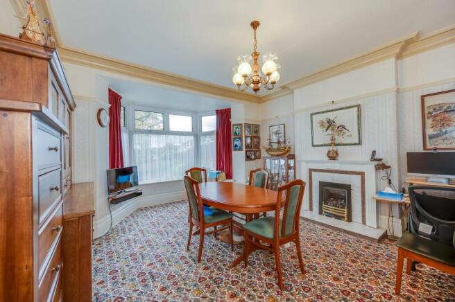 5 bed Semi-Detached for sale Image 5