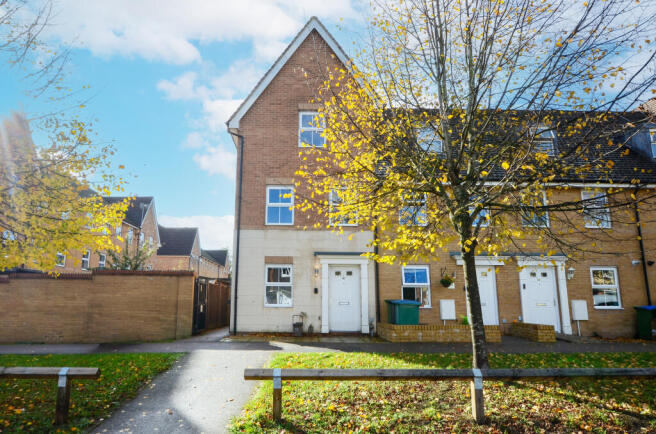 4 Bedroom House in WD25 9UB