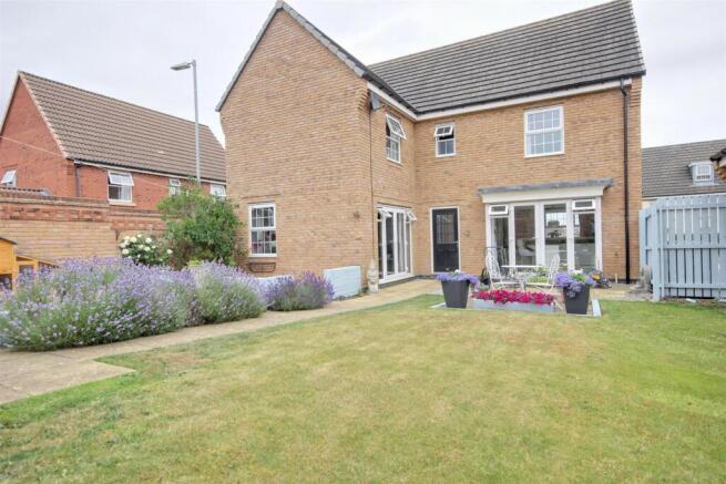 4 bed Detached for sale Image 11